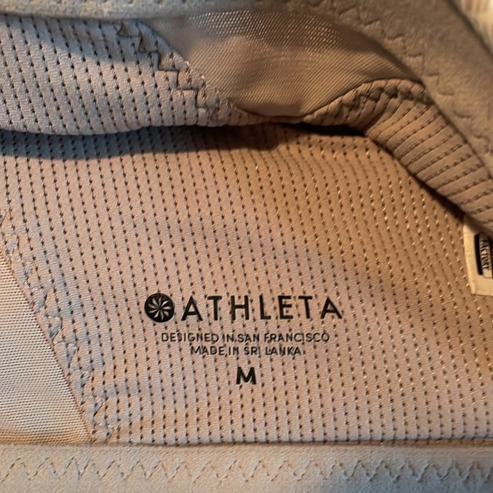 Athleta women’s sports bra - Picture 3 of 4